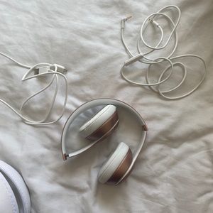 Beats solo wireless headphones